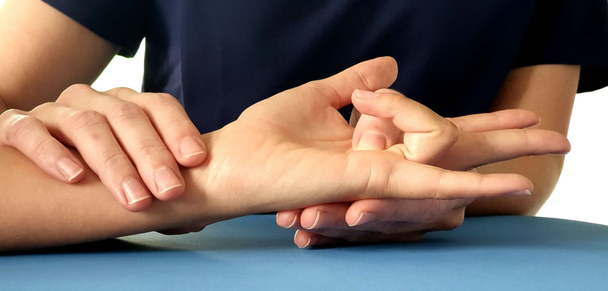 Pathologie fréquente de la main, doigt à ressaut
