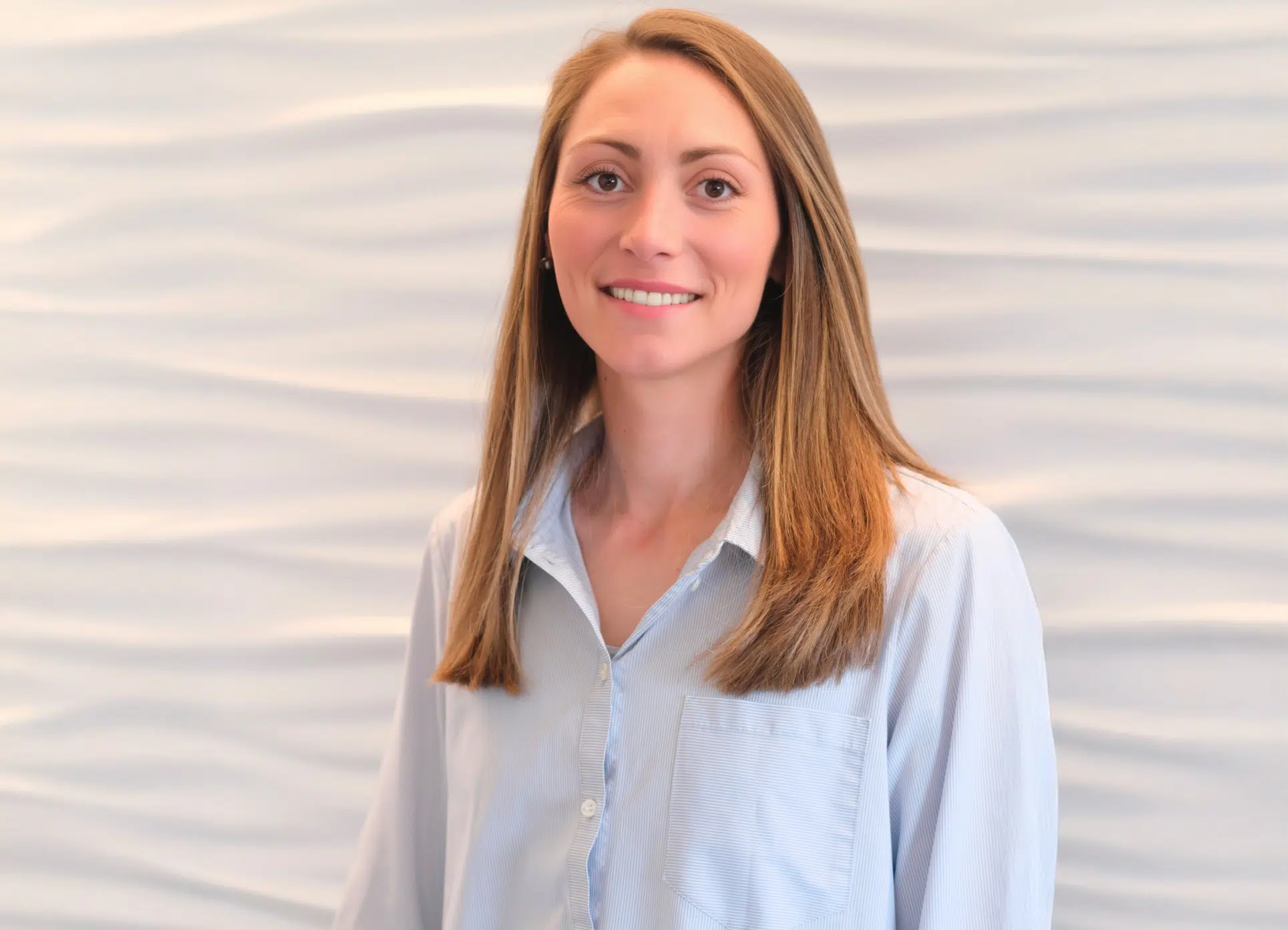 Photo de profile face de Elise Marenghi ergothérapeute spécialisée | Leman hand Clinic Genève