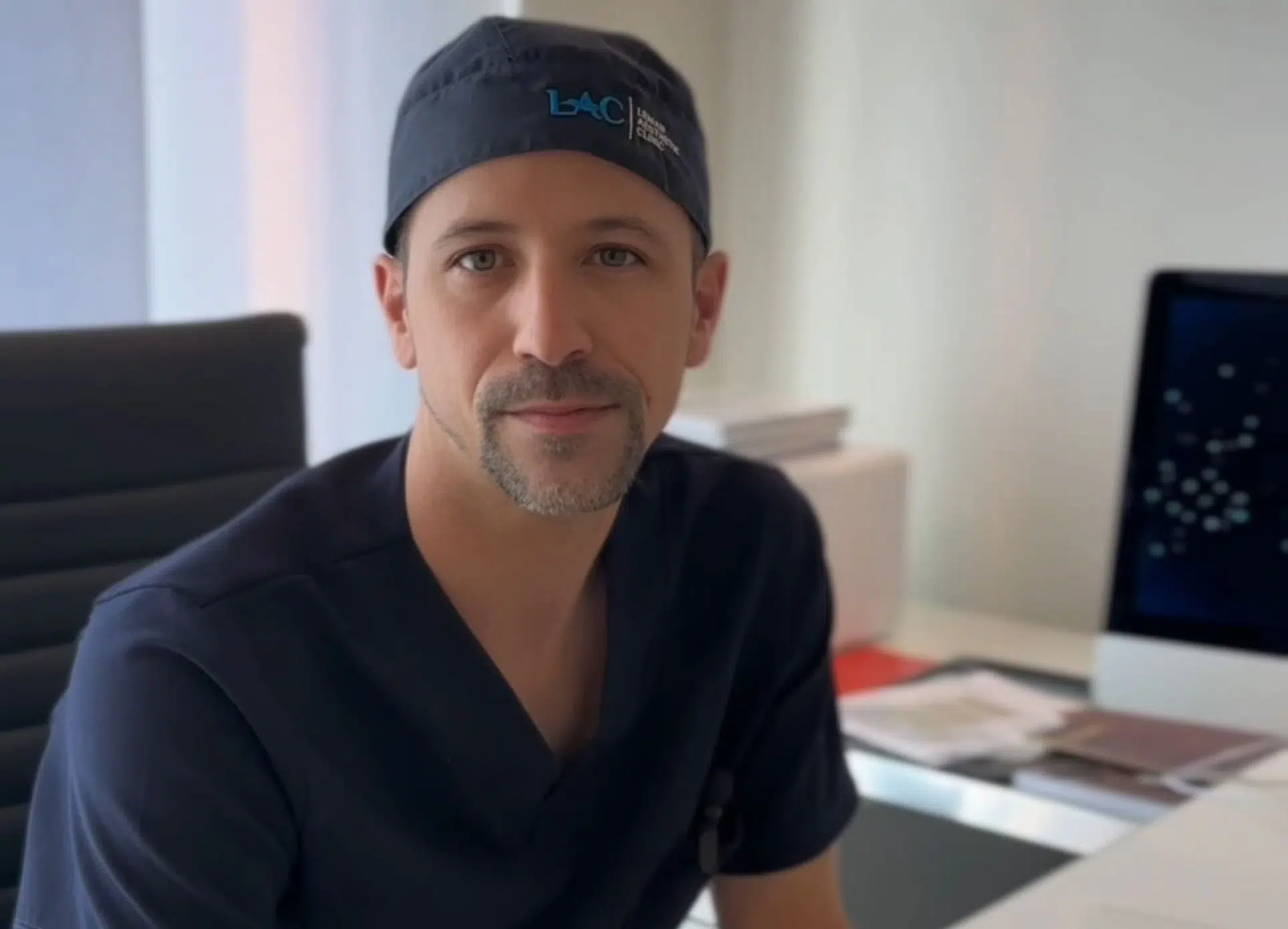 Photo de profile face de Patrice Zaugg expert en chirurgie plastique | Leman hand Clinic Genève